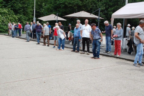 Mensen die jeu de boules spelen